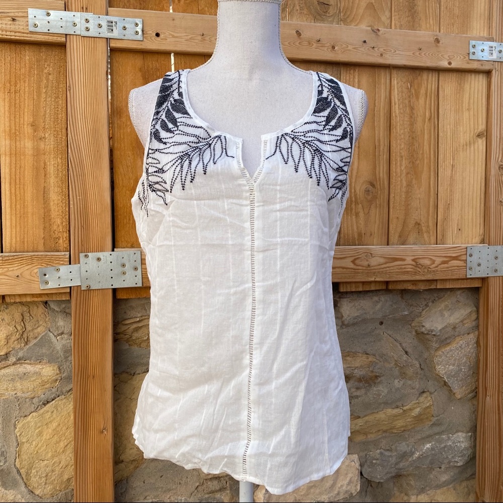 NWT Love Stitch woman's white top black design M - Picture 1 of 10